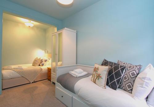 City Centre New Town 2 Bedroom Flat photo 24