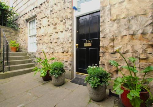 City Centre New Town 2 Bedroom Flat photo 31