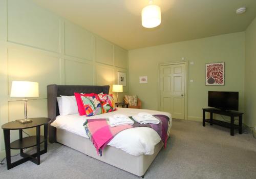 City Centre New Town 2 Bedroom Flat photo 8