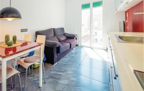 Posezení v ubytování 2 Bedroom Cozy Apartment In Blanes