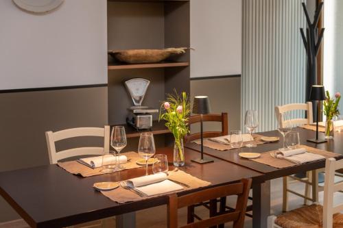 a dining room with a table with wine glasses at Hotel Casa Del Pellegrino in Padova