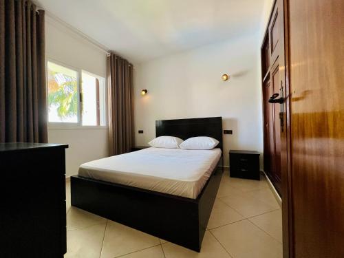 a bedroom with a bed and a window at Blue Pearl Apartment in Cabo Negro
