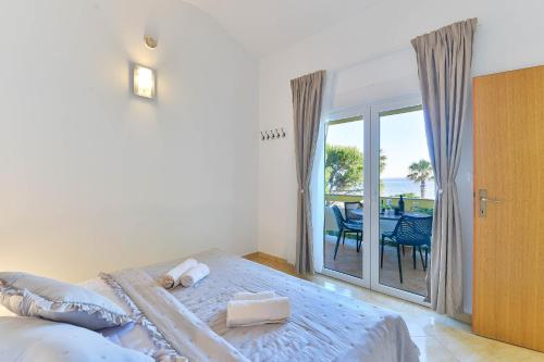 a bedroom with a bed with a view of the ocean at Apartment house Inga in Vir