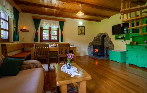 Posedenie v ubytovaní 2 Bedroom Stunning Home In Lukovdol