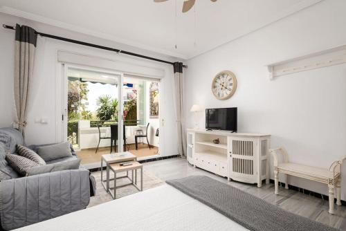 Studio with private parking & walk to beach RDR404