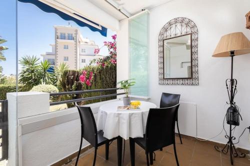 Studio with private parking & walk to beach RDR404