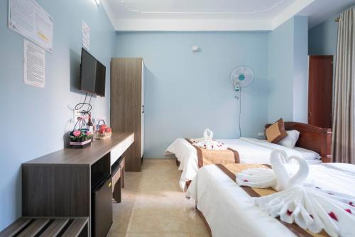 Katil atau katil-katil dalam bilik di Ha Long Fancy Hostel with Vegetarian and Vegan Restaurant
