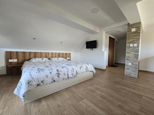 Ένα ή περισσότερα κρεβάτια σε δωμάτιο στο Apartments Bernard