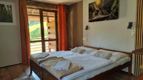 Ένα ή περισσότερα κρεβάτια σε δωμάτιο στο Apartmány Mlynky - Slovenský raj