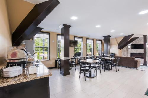 a kitchen and dining room with tables and chairs at Chester Inn in Gastonia