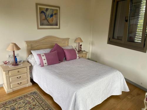 Postel nebo postele na pokoji v ubytování Baiona Pool House