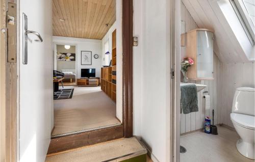 a hallway leading to a bathroom with a toilet at 2 Bedroom Beautiful Apartment In Sydals in Skovby