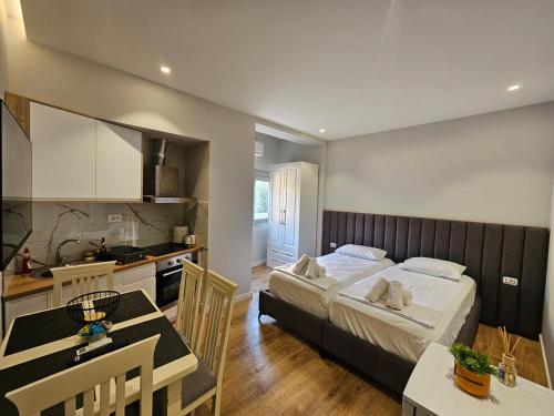 1-Leo"s Apartaments Sarande