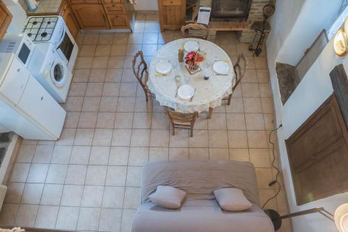 Posezení v ubytování Gîte Gîte 3/4 personnes à St Michel de Dèze le Vieux