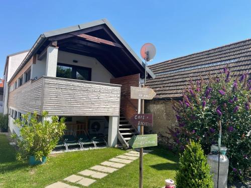 Das Haus am Angerにある庭