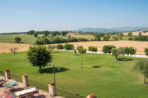 an aerial view of a park with a large field at Agriturismo Il Tiro in Castel del Piano