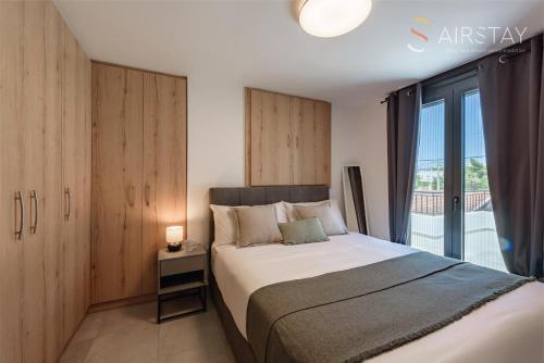 Cheli Apartments Airport by Airstay