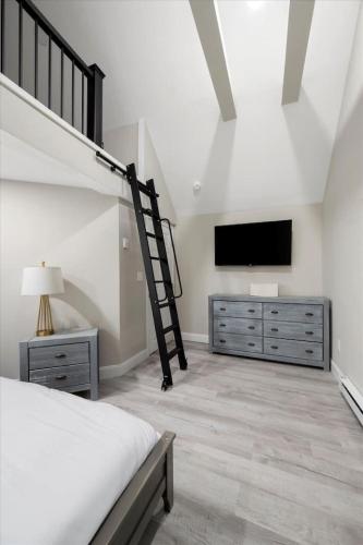 Ένα ή περισσότερα κρεβάτια σε δωμάτιο στο Park- Entire Home Sleeps 21