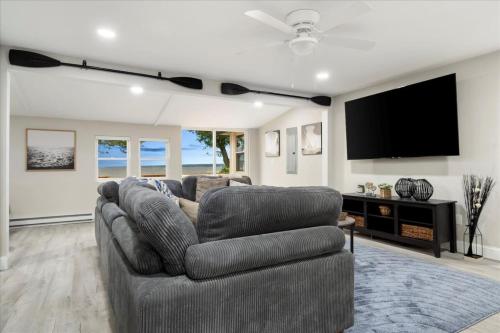 Μια τηλεόραση ή/και κέντρο ψυχαγωγίας στο Park- Entire Home Sleeps 21