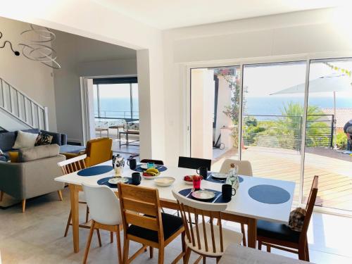 Superbe vue mer et Estérel, Villa Neuve pour 8-10 Personnes, Clim, Piscine