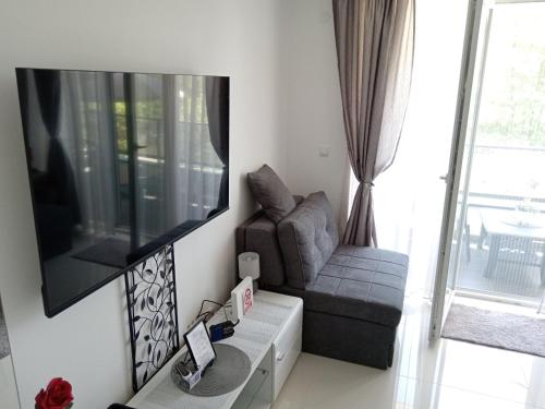 Μια τηλεόραση ή/και κέντρο ψυχαγωγίας στο Apartman SILVER Srebrno jezero