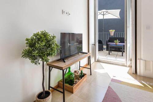 GuestReady - Sunny terrace in downtown Porto