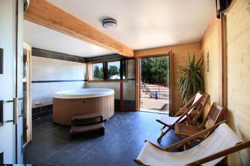 Fotografie z fotogalerie ubytování Chalet luxe 12 personnes SPA SAUNA VOSGES-GERARDMER v destinaci Le Tholy