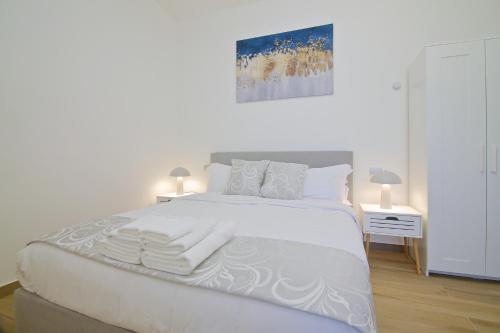 New apartment above metro A Lucio Sestio