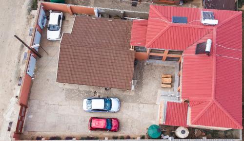 an overhead view of cars parked in a parking lot at Vochelo Lodge in Phuthaditjhaba