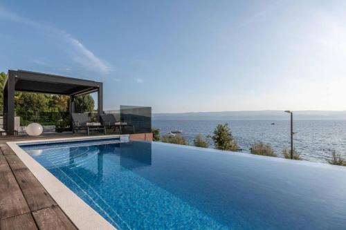 Infinity N5 Villa Brzet