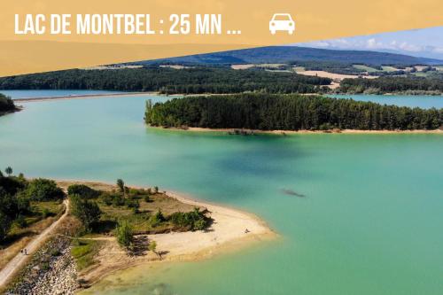 an aerial view of a lake be modified at Domaine La Belle Histoire - Gîte côté jardin in Besset