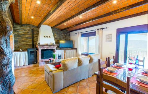 A seating area at 3 Bedroom Amazing Home In El Gastor