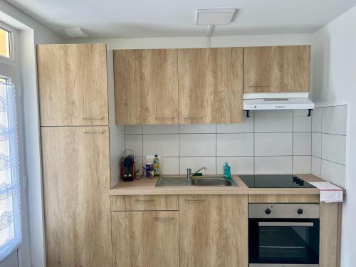 Photo de la galerie de l'établissement La Futuropolis : Maison avec studio indépendant, à Jaunay-Clan