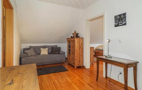 Χώρος καθιστικού στο 3 Bedroom Nice Apartment In Grenderich