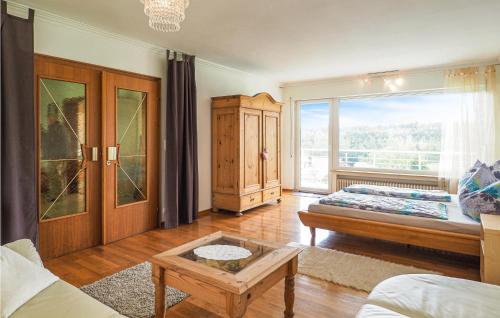 Χώρος καθιστικού στο 3 Bedroom Nice Apartment In Grenderich