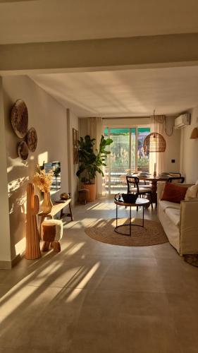 La Casita Bonita - 30m from the Arenal Beach - Private Parking