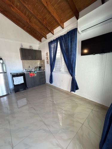 Η κουζίνα ή μικρή κουζίνα στο Casita Sonia Del Mar at Playita Salinas