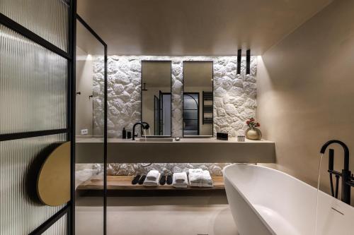 Koupelna v ubytování Eolia Luxury Villas