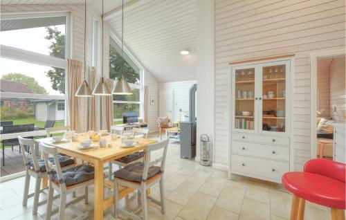 a kitchen and dining room with a table and chairs at Nice Home In Krems Iiwarderbrück in Göls