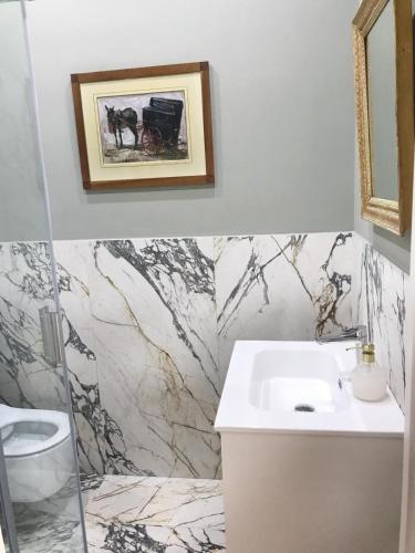Elegant Apartament Talenti -2 Camere, 2 Bagni, Terrazza, Balcone, Parcheggio Gratuito
