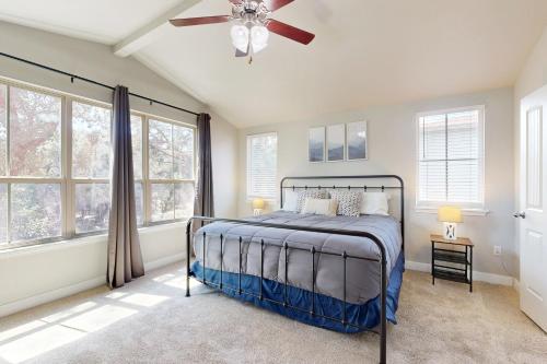 A bed or beds in a room at Escape to Tranquility