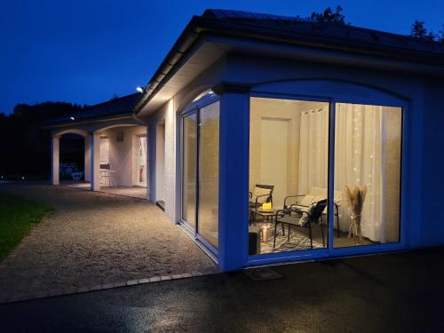 Haute-loire Tence Belle maison neuve plain-pied 4 étoiles avec parc arboré clos