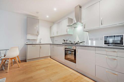 Køkken eller tekøkken på Modern, City living Apartments- Private parking