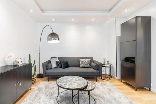 Photo de la galerie de l'établissement A French Chic Appartment In Victor Hugo, à Paris