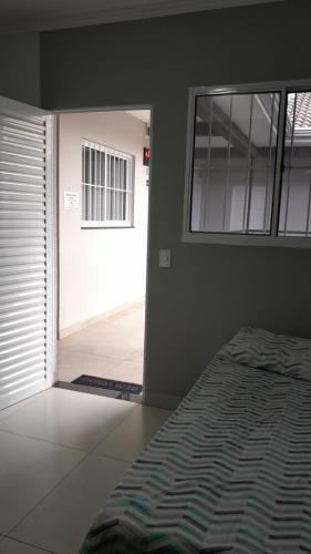 Ένα ή περισσότερα κρεβάτια σε δωμάτιο στο Excelente apartamento completo próximo ao centro