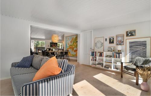 Χώρος καθιστικού στο 4 Bedroom Nice Home In Frederiksværk