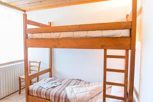 a bedroom with two bunk beds and a bed at Gîte Gîte Goulet 2/4 personnes in Chasseradès