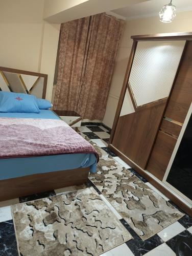 A bed or beds in a room at شقه مفروشه