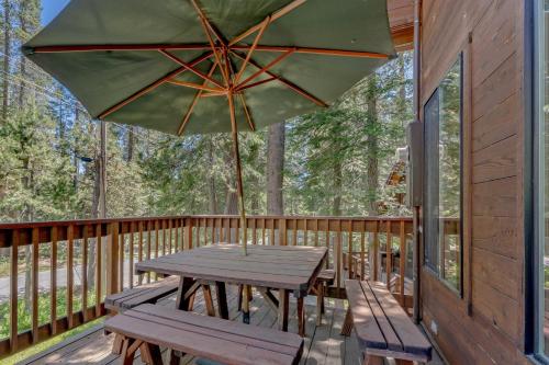 Μπαλκόνι ή βεράντα στο 3BR Soda Springs Ski & Lake Getaway