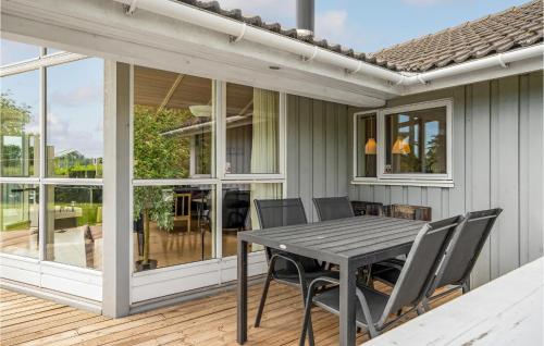 Un patio o zona al aire libre en 4 Bedroom Gorgeous Home In Børkop